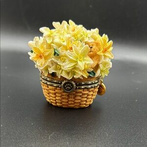 Boyds Bears Beary Blossoms” treasure box